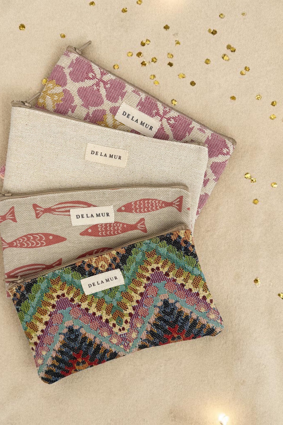 Monedero Sorpresa, estampado en beige, marrón, rojo, vista frontal — De La Mur