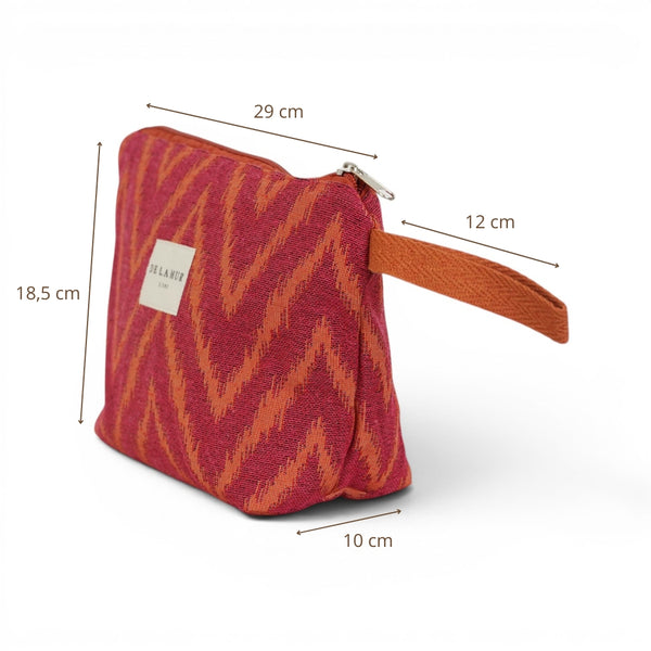 Neceser Fuego, estampado en rojo, naranja y amarillo, detalle del estampado y el material — De La Mur