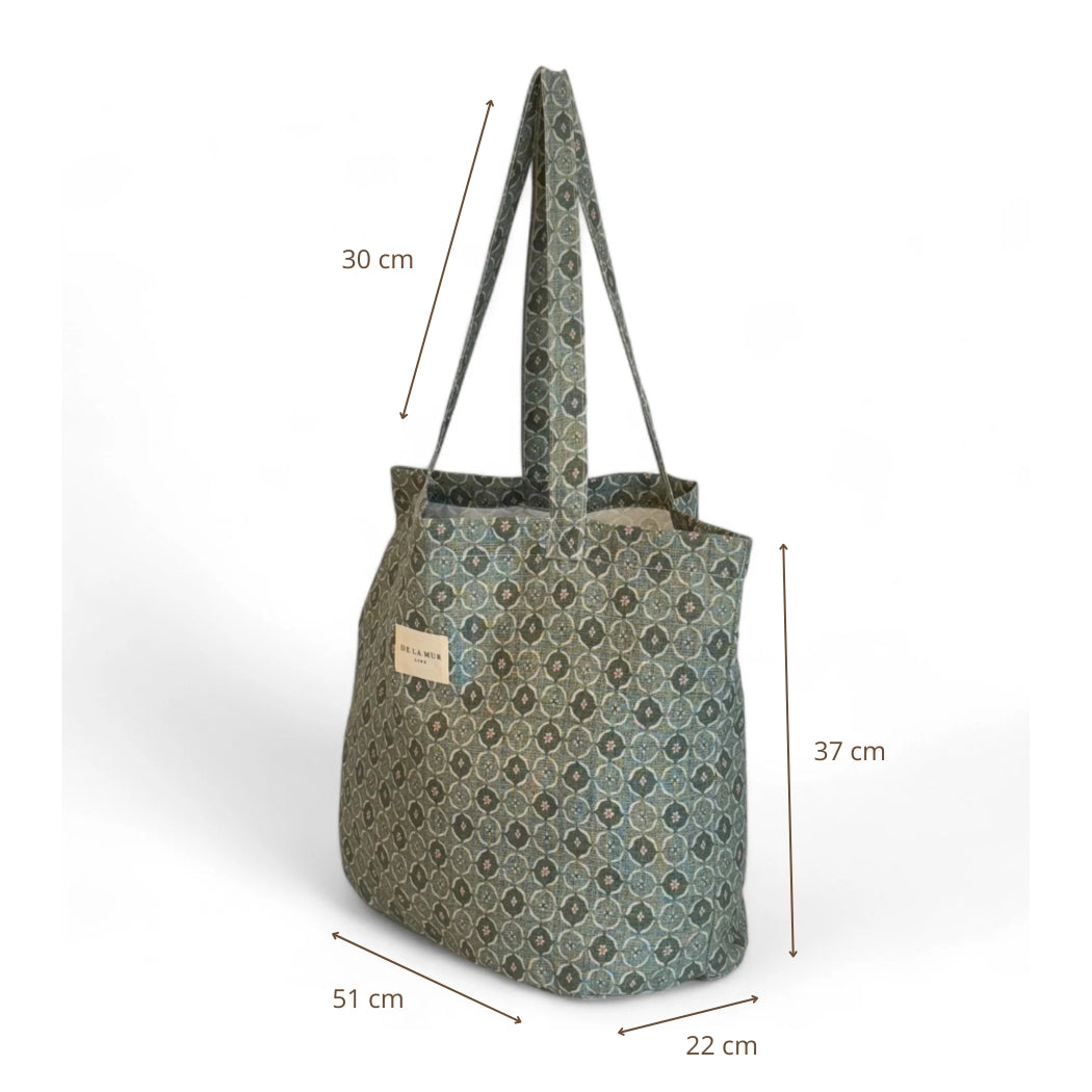 Bolsa grande Ariel, estampado en gris, blanco, amarillo, detalle del estampado y el material — De La Mur