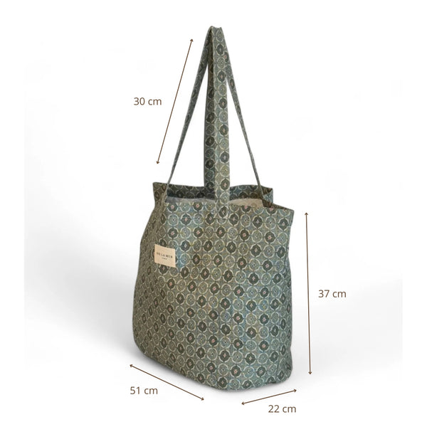Bolsa grande Ariel, estampado en gris, blanco, amarillo, detalle del estampado y el material — De La Mur