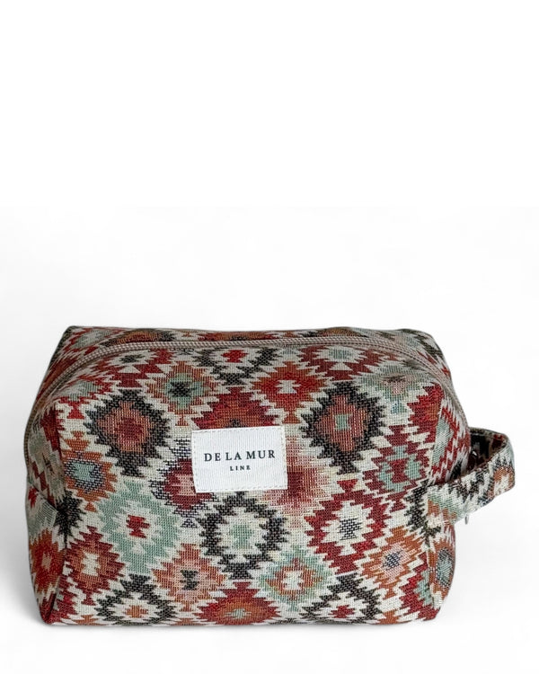 Neceser mediano Bea, estampado en rojo, gris, marrón, vista frontal — De La Mur