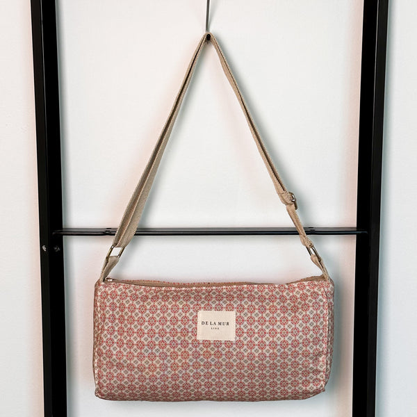 Bolso Gale, estampado en beige, negro, blanco, vista frontal — De La Mur