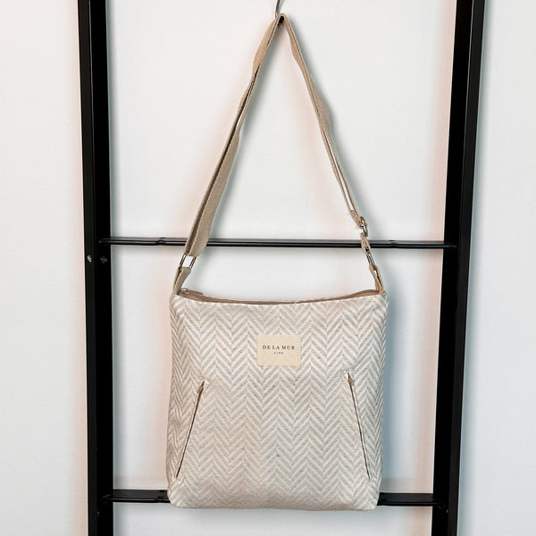 Bolso Rafi, estampado en negro, beige, gris, vista frontal — De La Mur