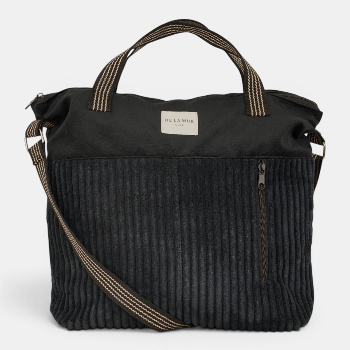 Bolso Curly, estampado en blanco, negro, beige, detalle del material y el acabado — De La Mur