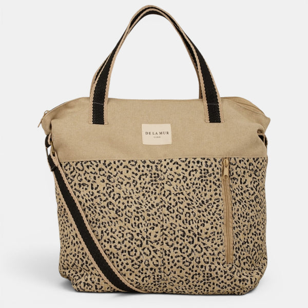 Bolso Koto, estampado en negro, blanco, beige, detalle del estampado y el material — De La Mur