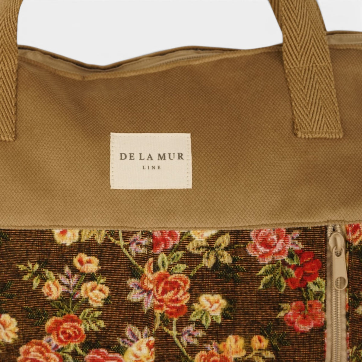 Bolso Pepi, estampado en naranja, terracota, negro, detalle del producto — De La Mur