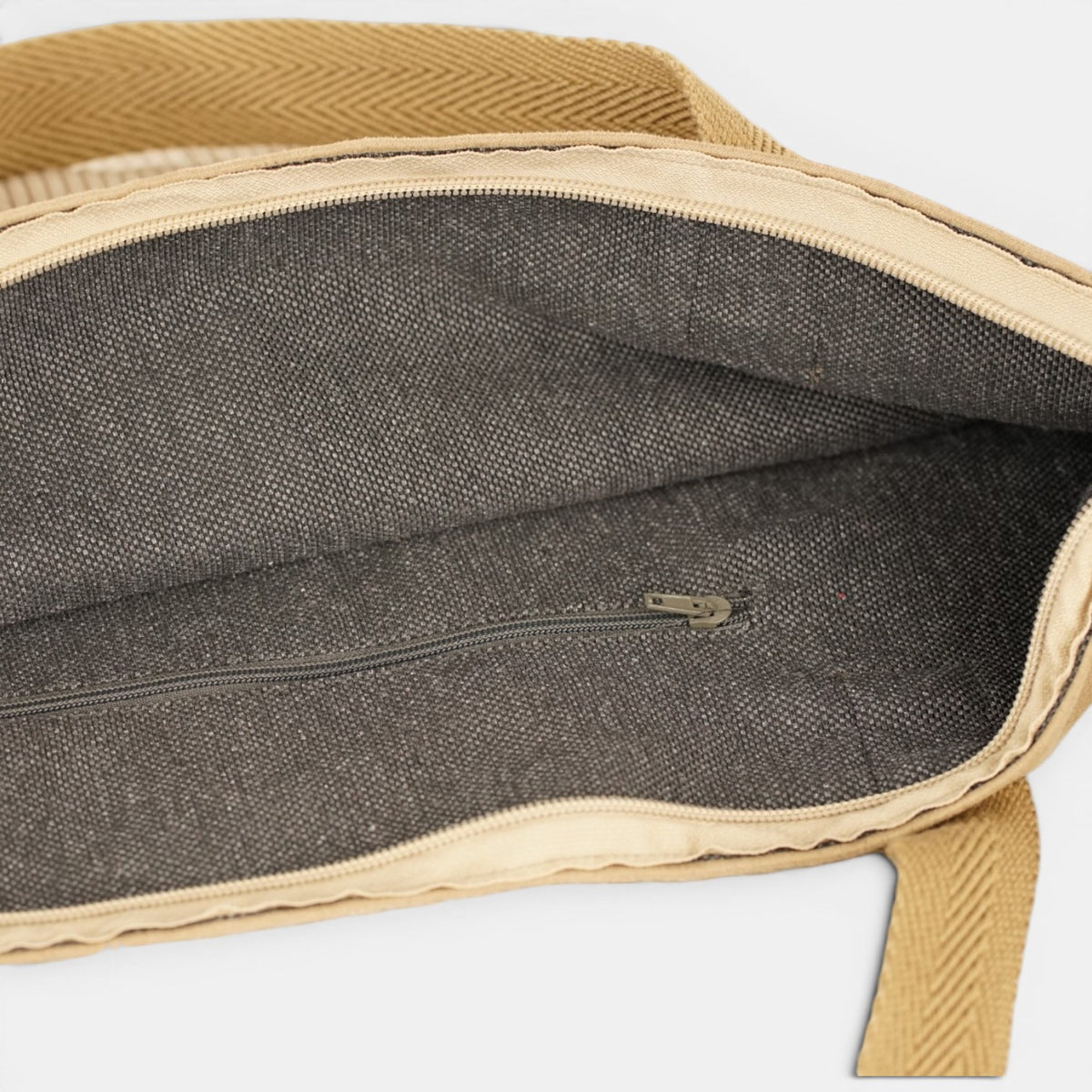 Bolso Toast, estampado en blanco, rojo, azul, detalle del producto — De La Mur