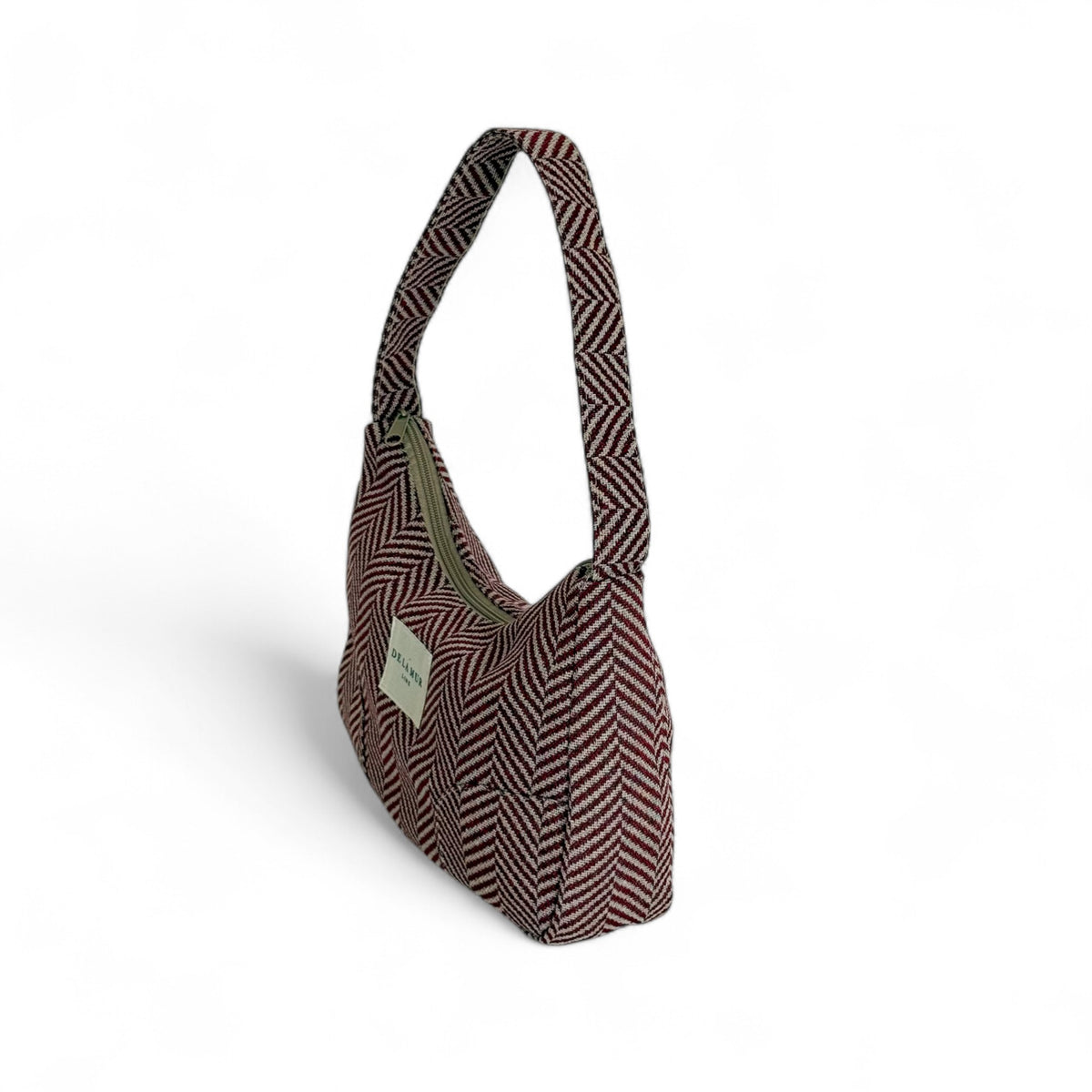 Bolso Dubai, estampado en rojo, gris, marrón, vista en uso — De La Mur