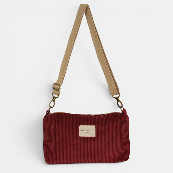 Bolso clutch Arde, estampado en rojo, negro, blanco, detalle del estampado y el material — De La Mur