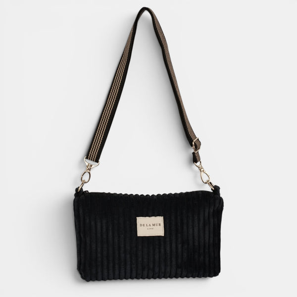 Bolso clutch Curly, estampado en beige, azul, negro, detalle del estampado y el material — De La Mur