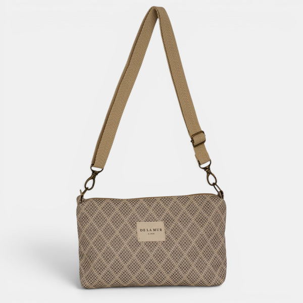 Bolso clutch Pant, estampado en negro, azul, blanco, detalle del estampado y el material — De La Mur