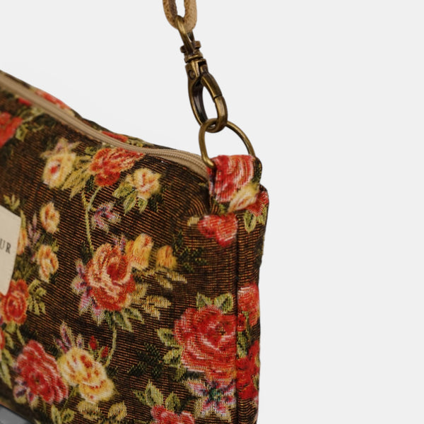 Bolso clutch Pepi, estampado en naranja, terracota, gris, detalle del producto — De La Mur