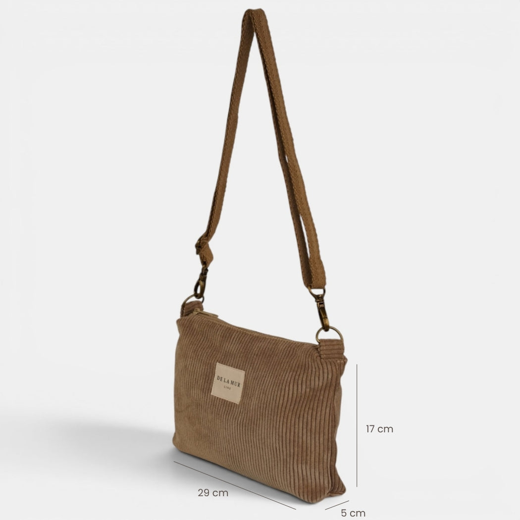 Bolso clutch Toast, estampado en rojo, blanco, azul, detalle del material y el acabado — De La Mur