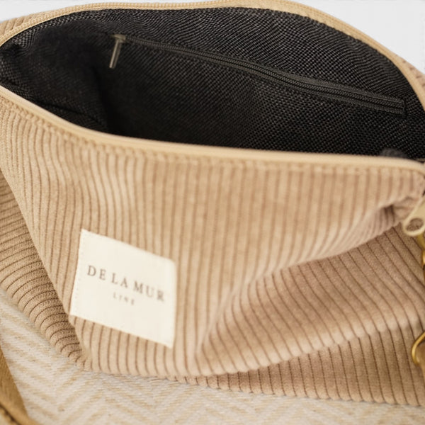 Bolso clutch Toast, estampado en rojo, blanco, azul, detalle del producto — De La Mur