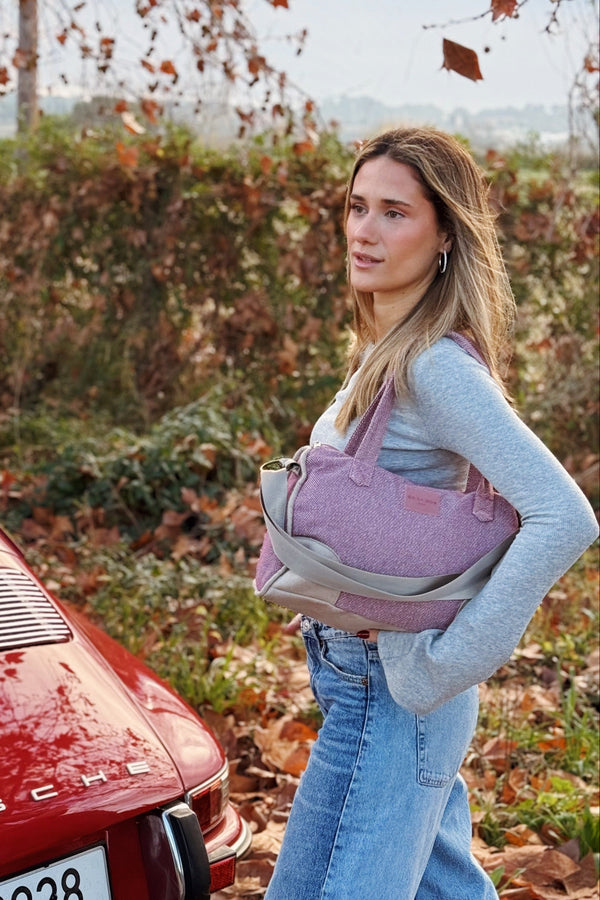 Bolso West, estampado en rojo, morado, marrón, detalle del producto — De La Mur