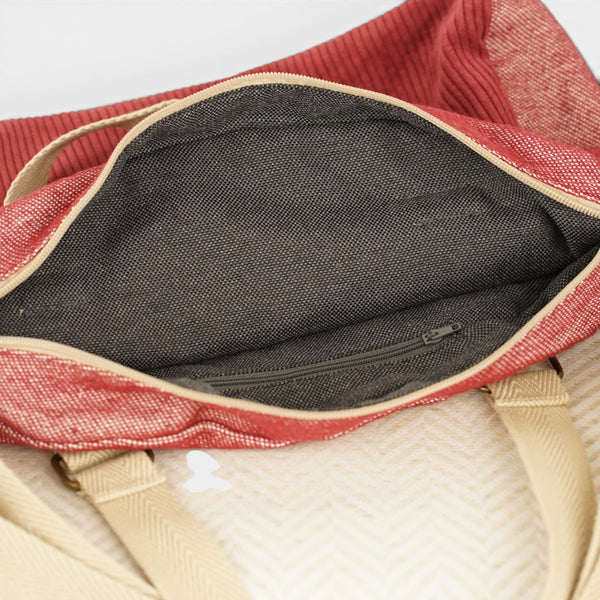 Bolso Arde, estampado en rojo, beige, gris, detalle del producto — De La Mur