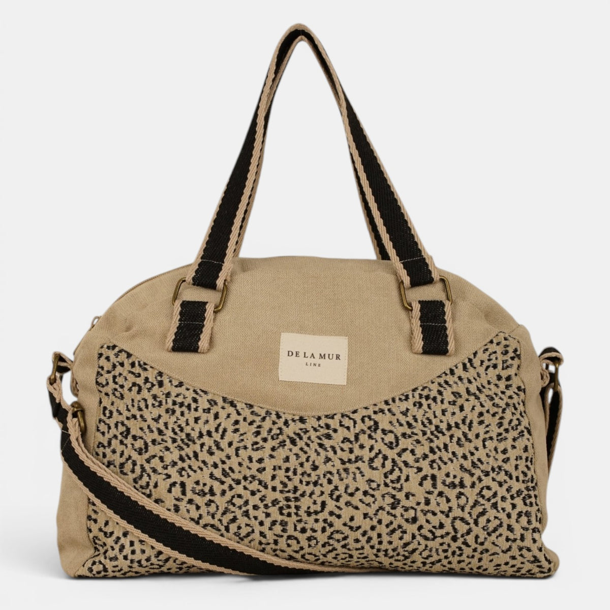 Bolso Koto, estampado en beige, negro, blanco, detalle del material y el acabado — De La Mur