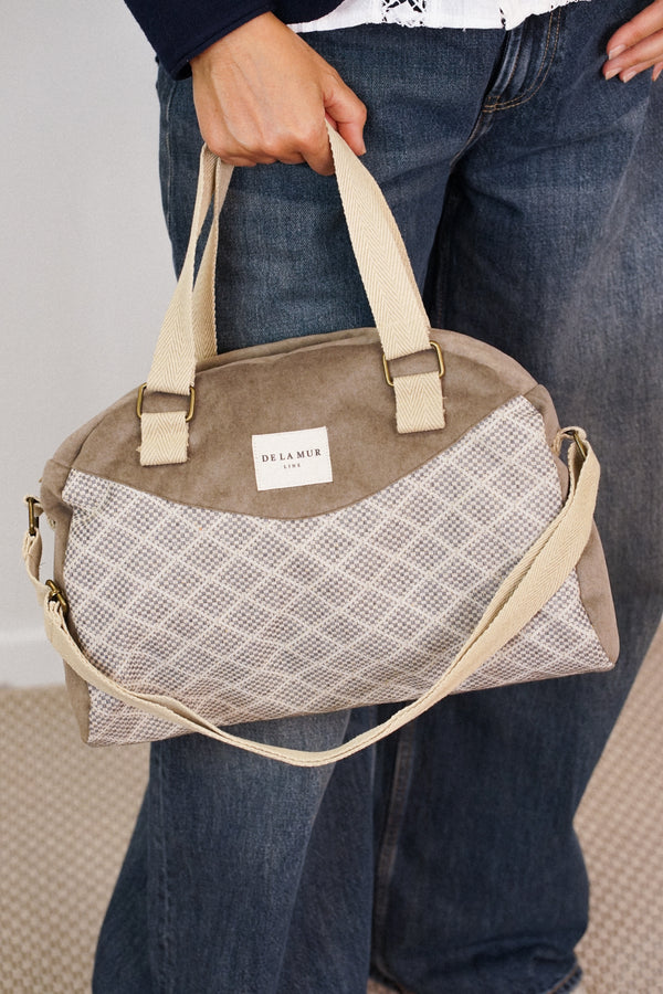 Bolso Pant, estampado en negro, beige, blanco, vista en uso — De La Mur