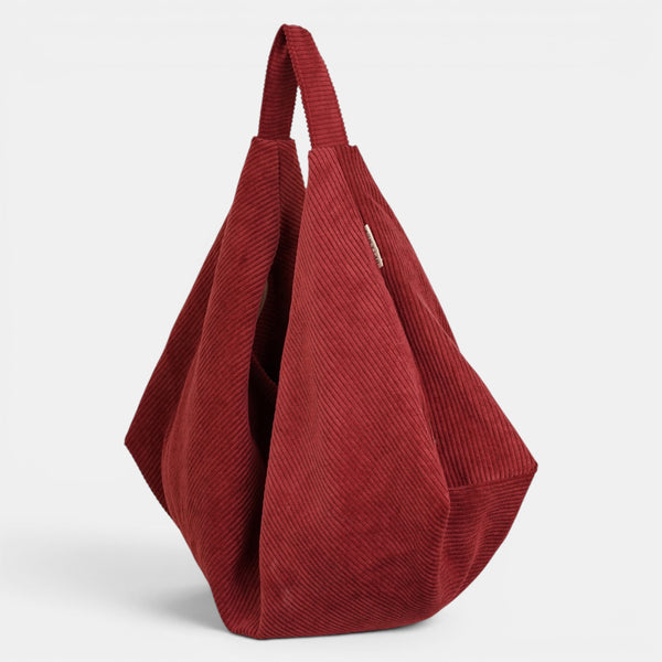 Bolso Arde, estampado en rojo, negro, beige, detalle del material y el acabado — De La Mur
