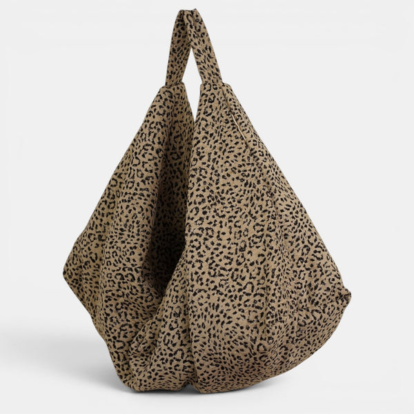 Bolso Koto, estampado en blanco, negro, beige, detalle del material y el acabado — De La Mur