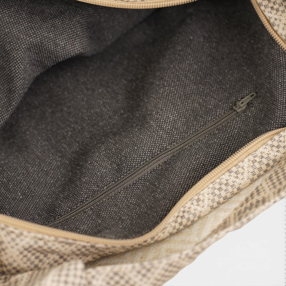 Bolso Pant, estampado en negro, azul, beige, detalle del producto — De La Mur