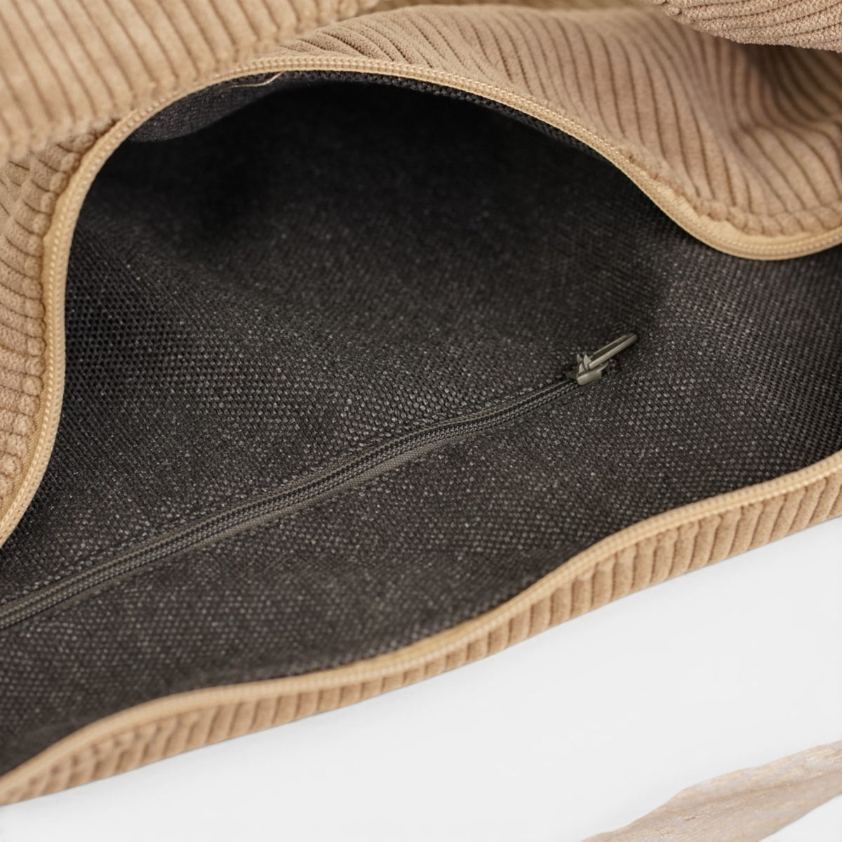 Bolso Toast, estampado en rojo, naranja, terracota, detalle del producto — De La Mur