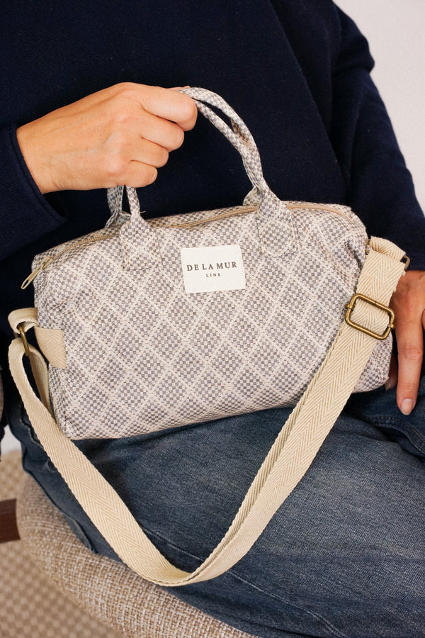 Bolso Pant, estampado en negro, blanco, beige, vista en uso — De La Mur