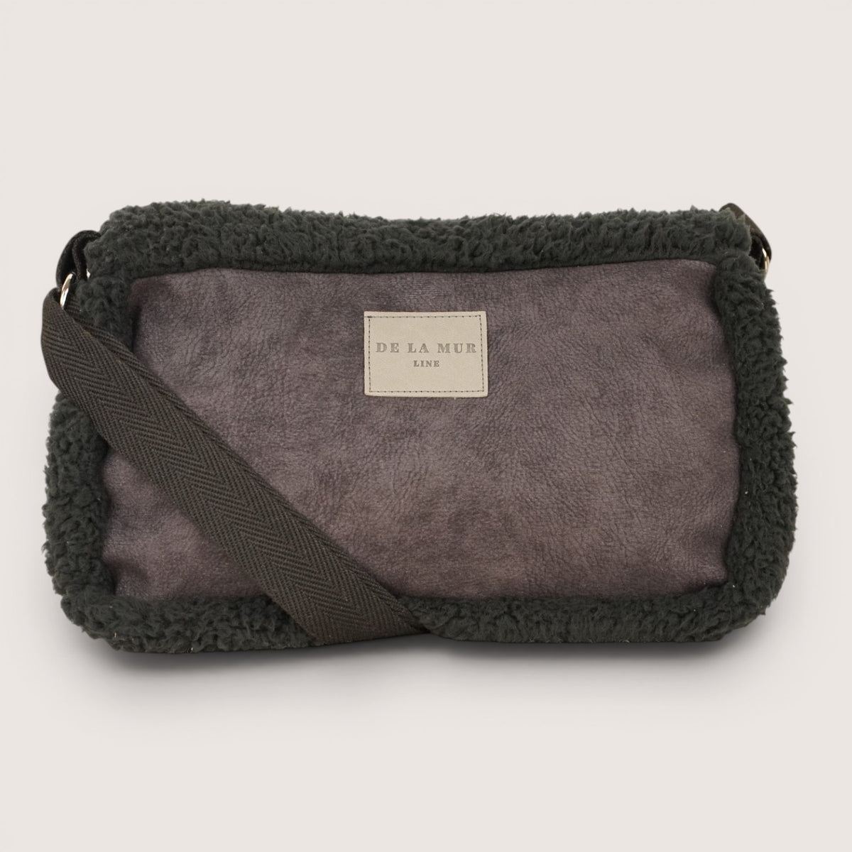 Bolso Cene, estampado en negro, gris, blanco, detalle del producto — De La Mur