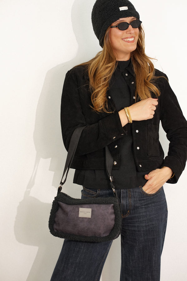 Bolso Cene, estampado en negro, gris, blanco, vista frontal — De La Mur
