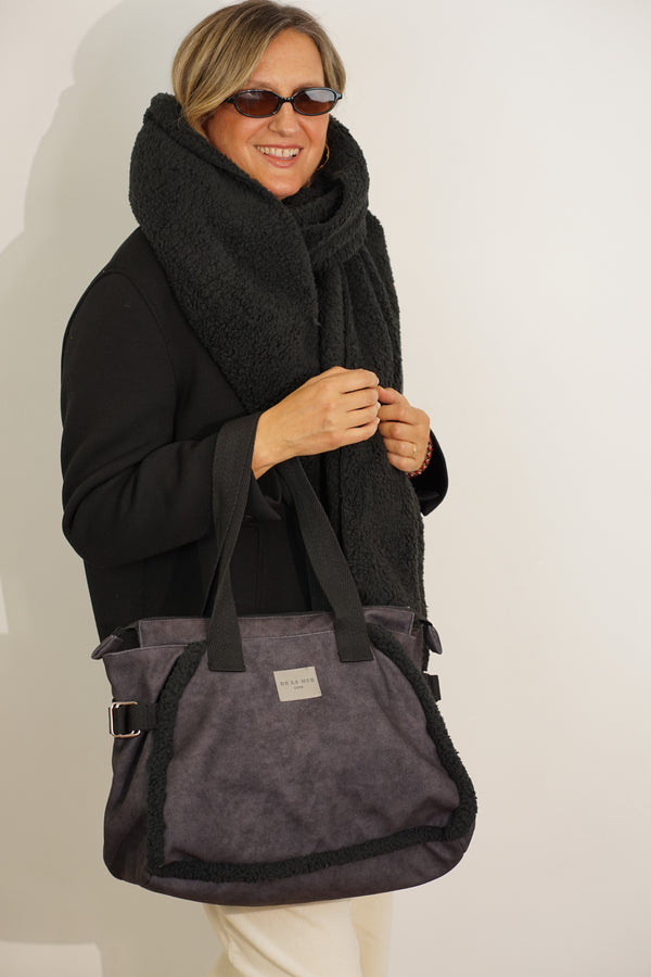 Bolso Cene, estampado en negro, rojo, beige, vista frontal — De La Mur