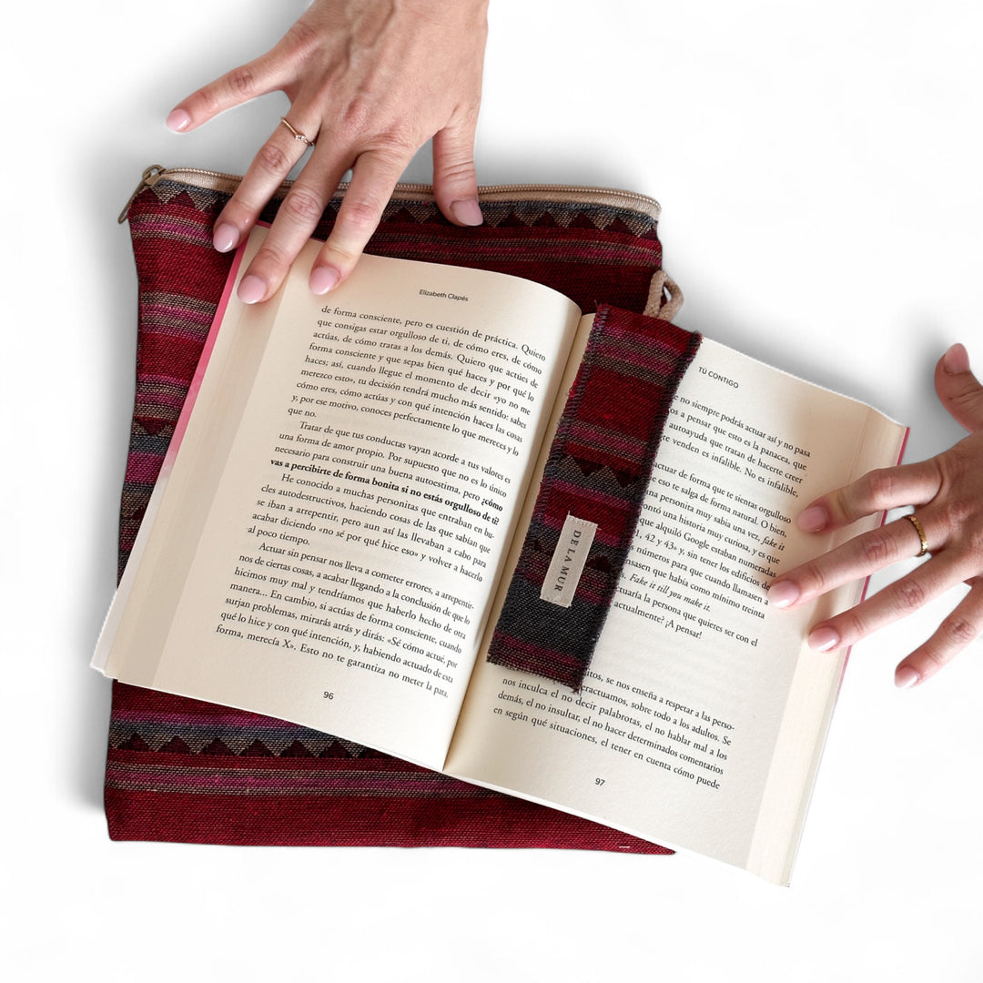 Funda Libro Aura + Punto Libro Regalo