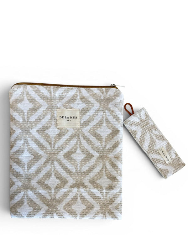Monedero Regalo, estampado en beige, blanco, marrón, vista frontal — De La Mur