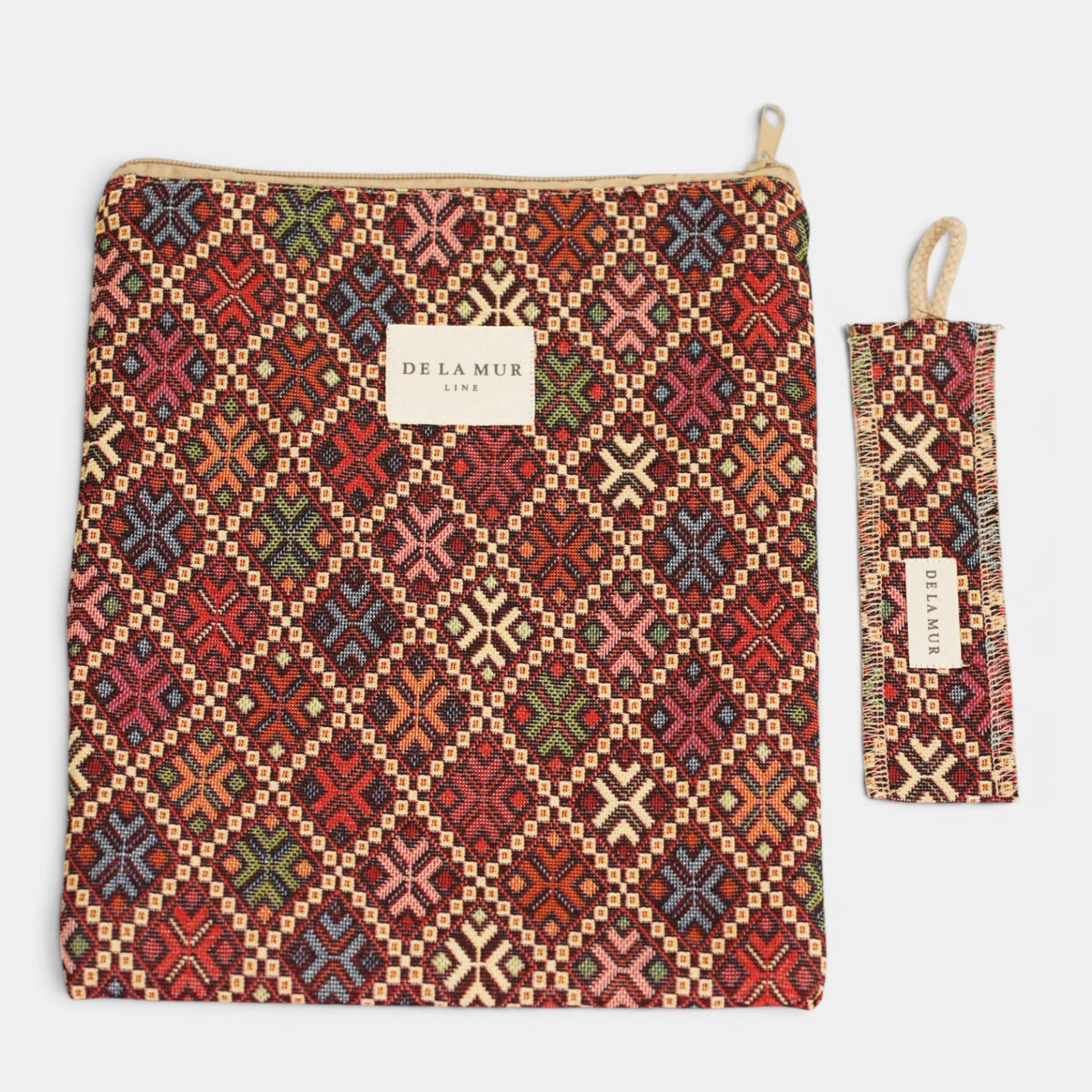 Monedero Regalo, estampado en beige, negro, terracota, vista en uso — De La Mur