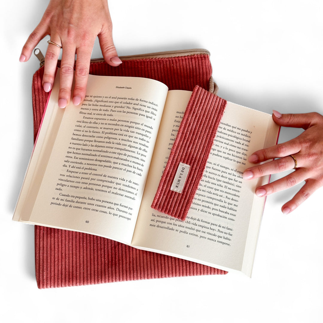 Funda Libro Coral + Punto Libro Regalo