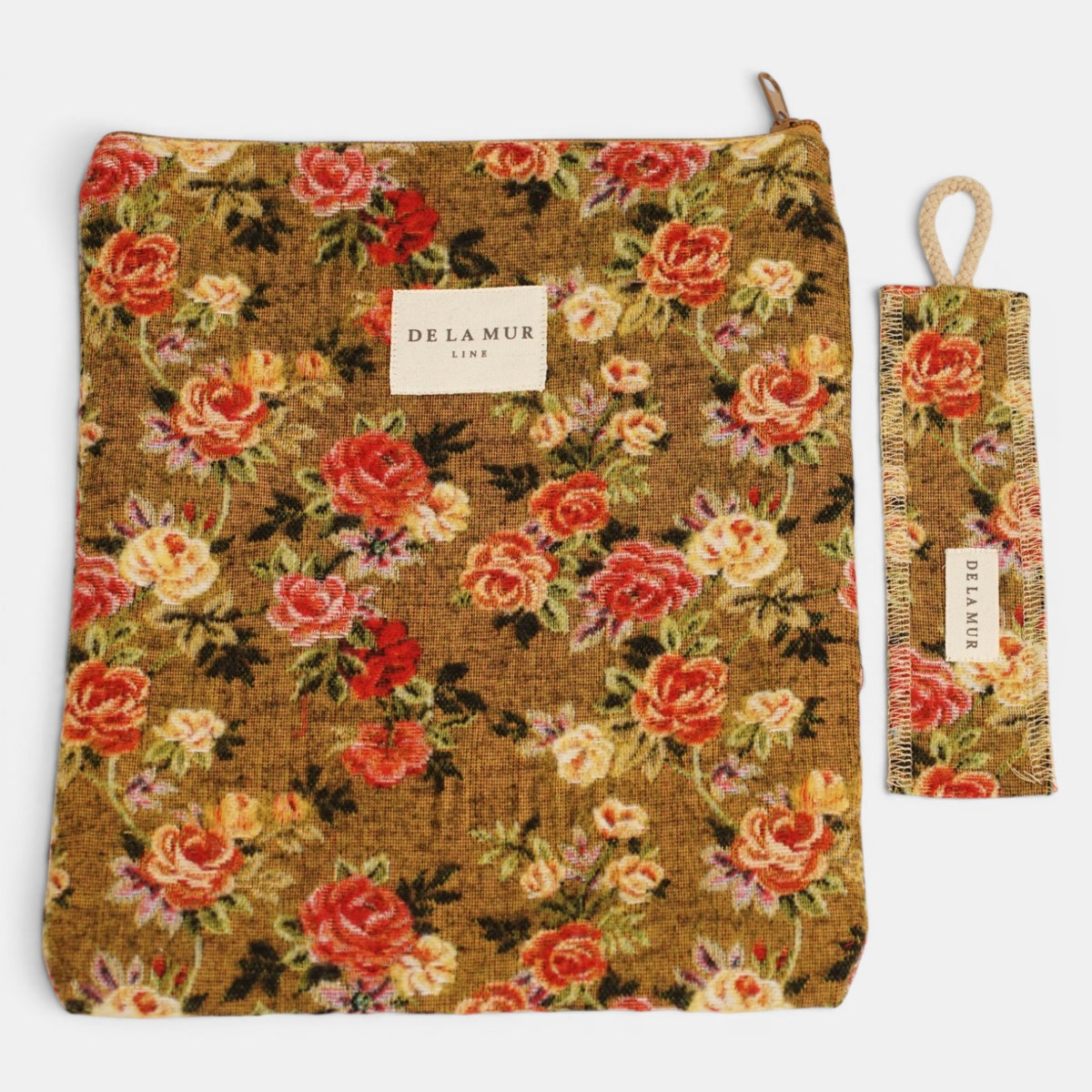 Monedero Regalo, estampado en naranja, terracota, beige, vista en uso — De La Mur