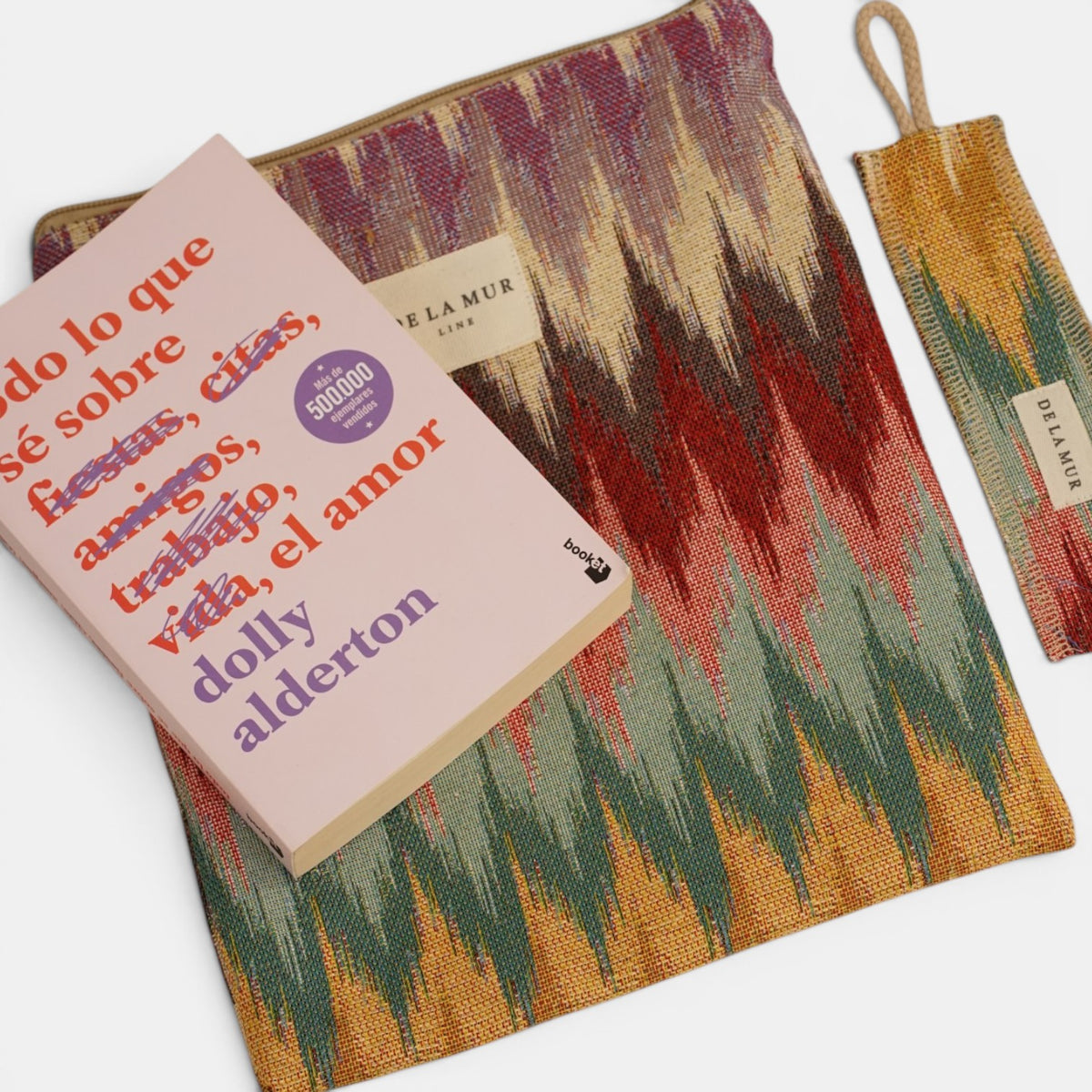 Monedero Regalo, estampado en beige, terracota, negro, vista con medidas — De La Mur
