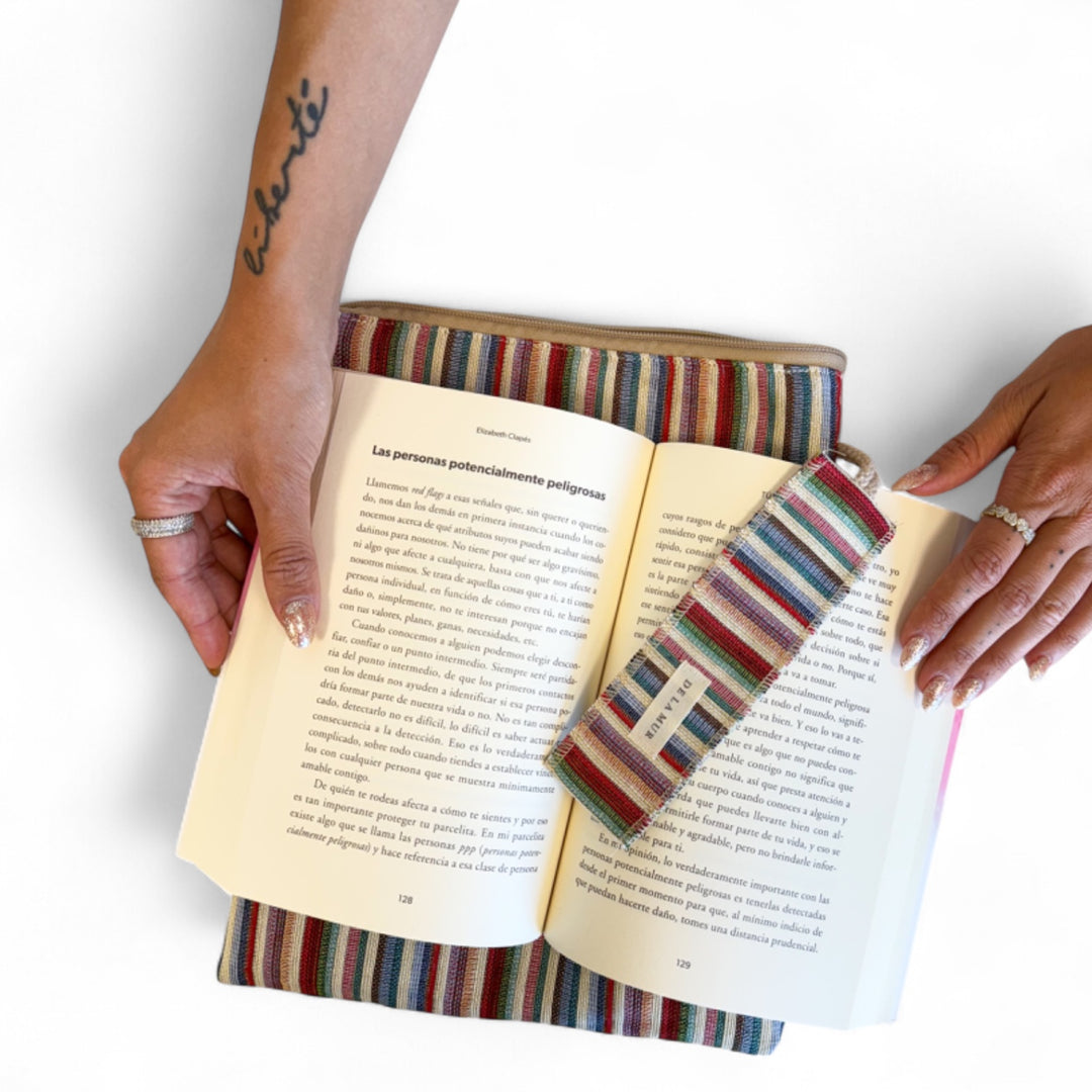 Funda Libro Lari + Punto Libro Regalo