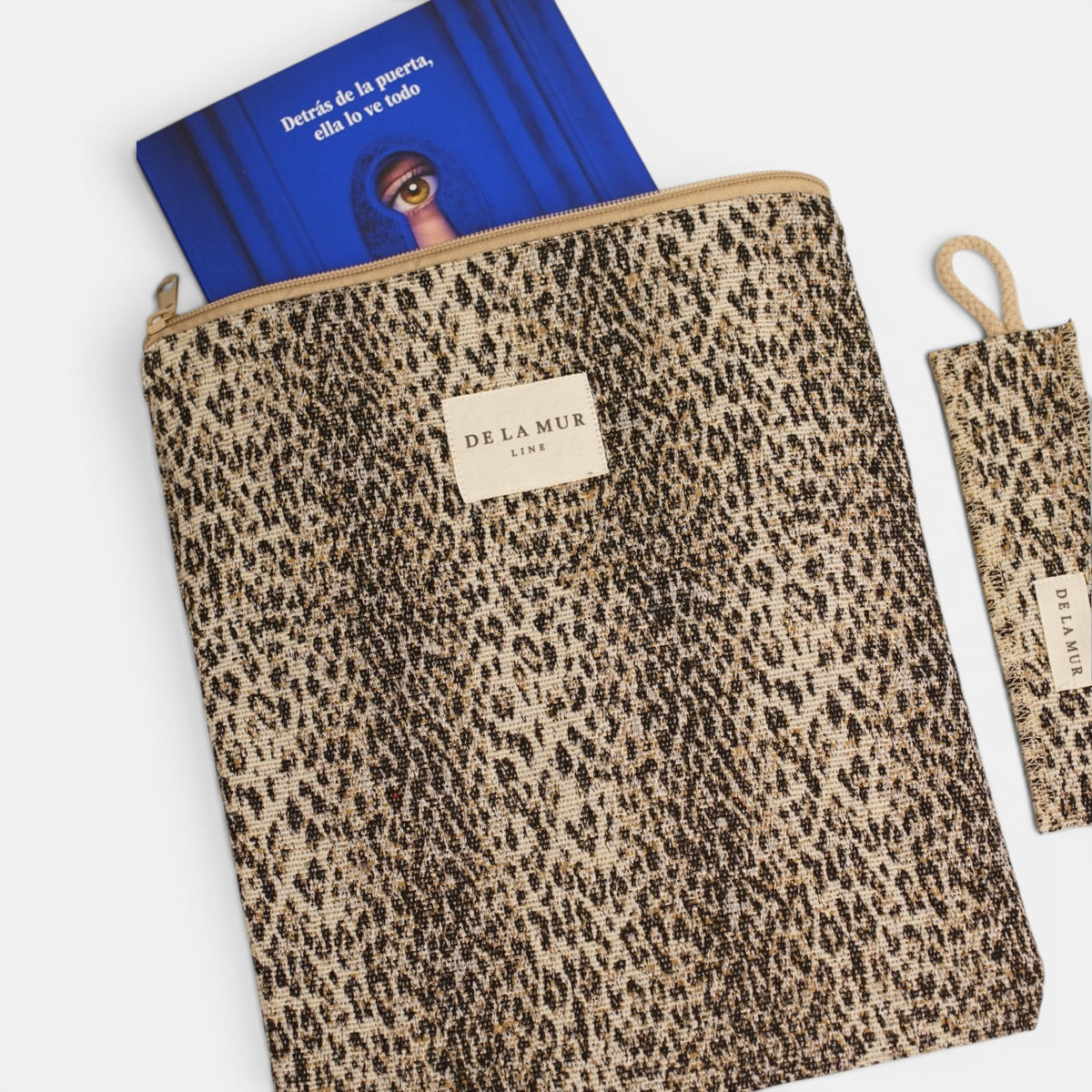 Monedero Regalo, estampado en beige, terracota, negro, detalle del producto — De La Mur