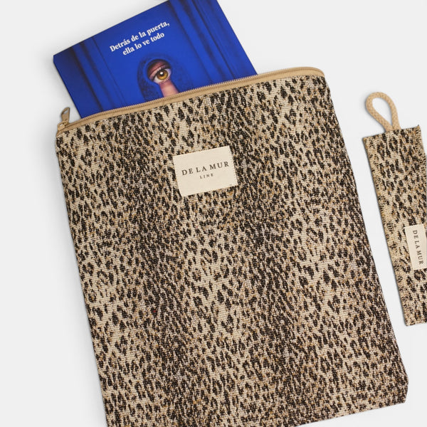 Monedero Regalo, estampado en beige, terracota, negro, detalle del producto — De La Mur
