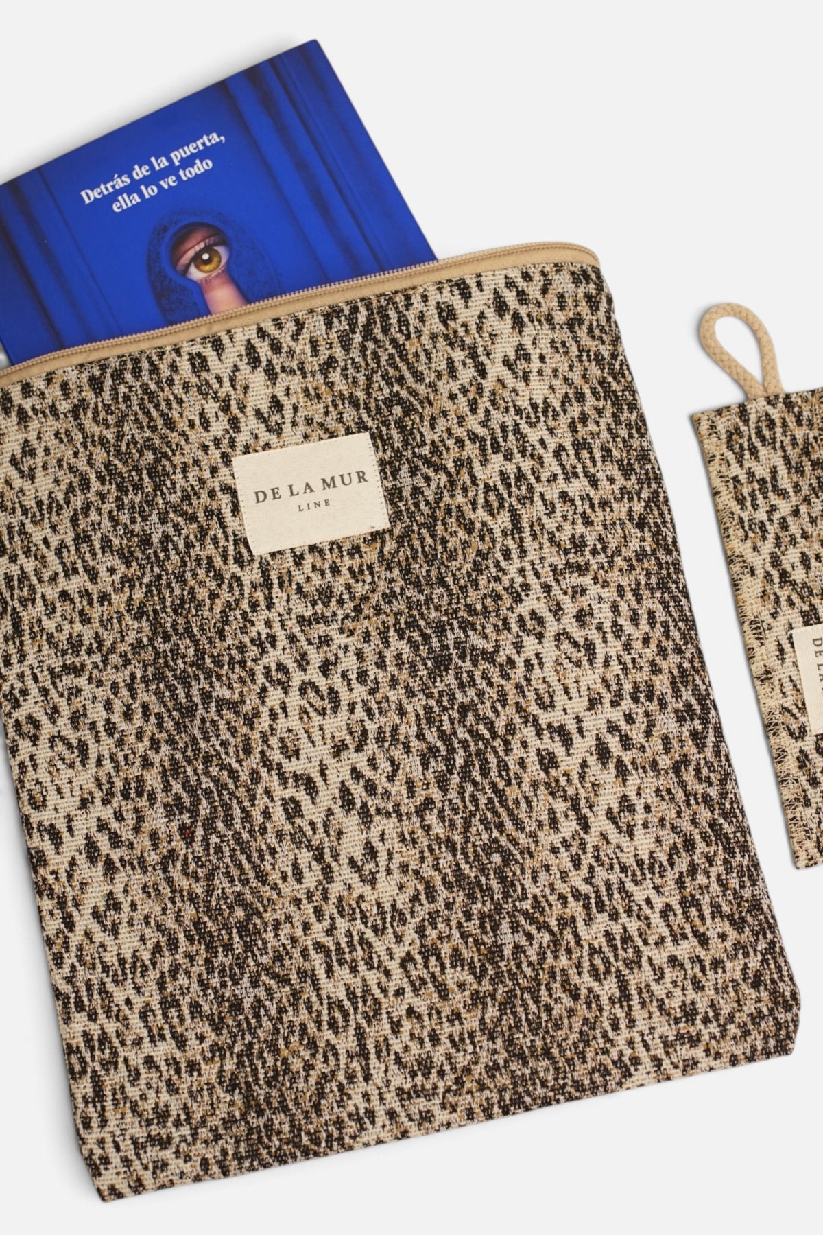 Funda Libro Leo + Punto Libro Regalo