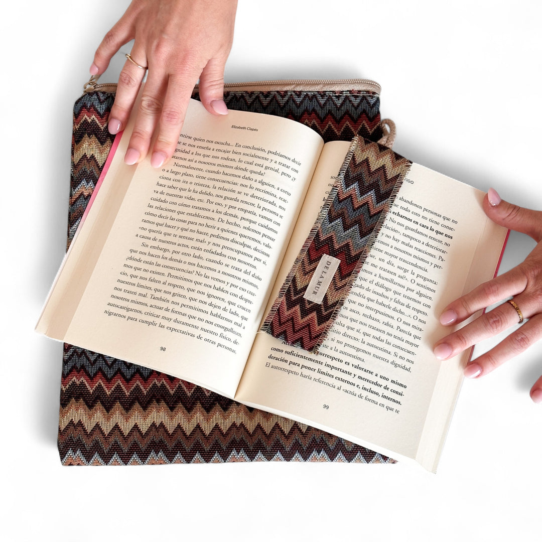 Funda Libro Monte + Punto Libro Regalo