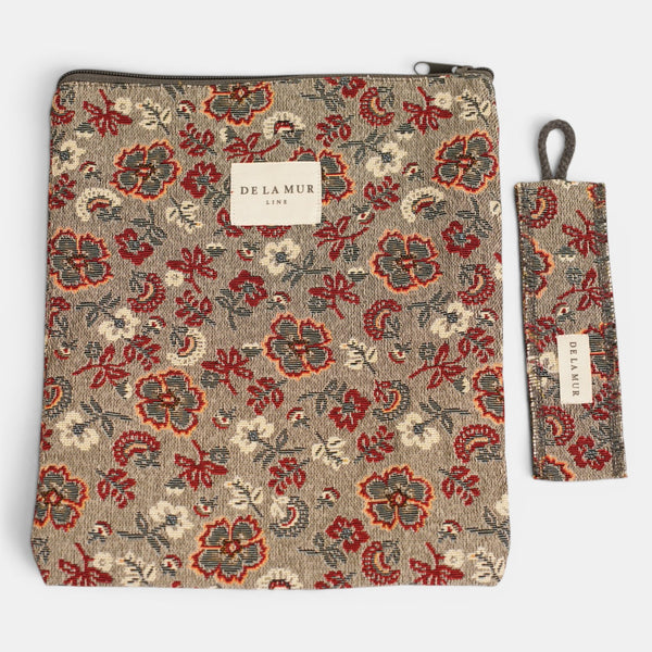 Monedero Regalo, estampado en beige, terracota, negro, vista en uso — De La Mur