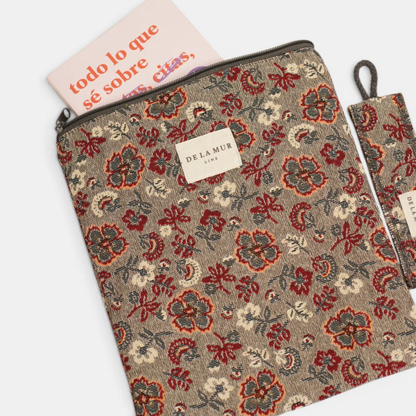 Monedero Regalo, estampado en beige, terracota, negro, detalle del material y el acabado — De La Mur