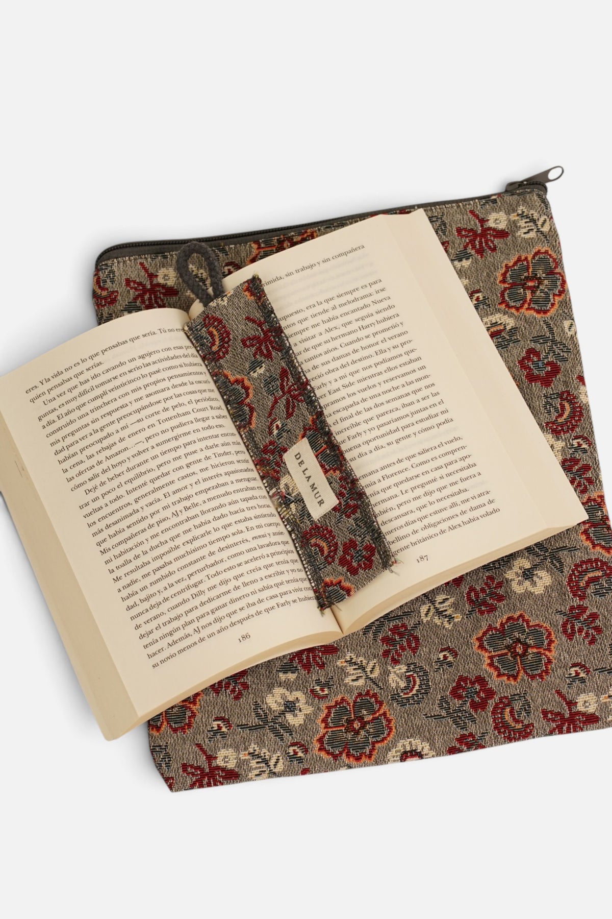Funda Libro Nira + Punto Libro Regalo