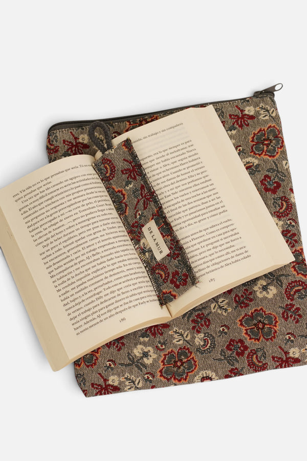 Funda Libro Nira + Punto Libro Regalo