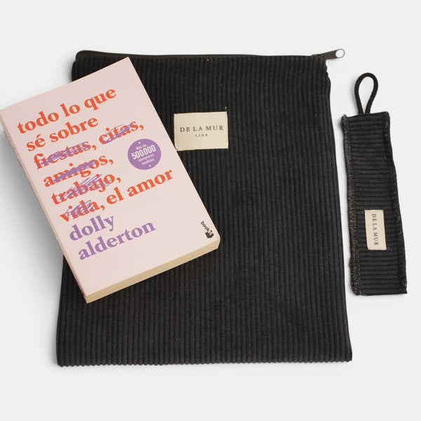 Monedero Regalo, estampado en negro, beige, terracota, vista con medidas — De La Mur