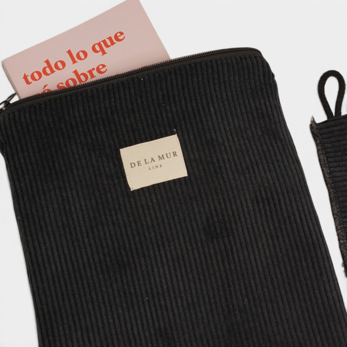 Monedero Regalo, estampado en negro, beige, terracota, detalle del producto — De La Mur