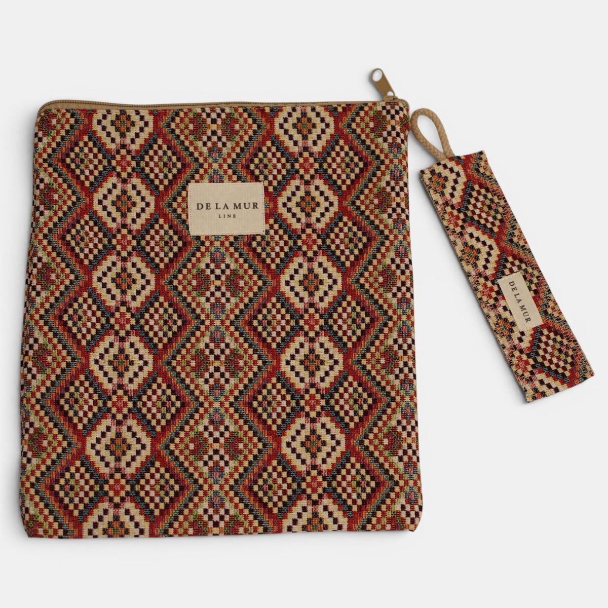 Monedero Regalo, estampado en beige, blanco, terracota, vista en uso — De La Mur