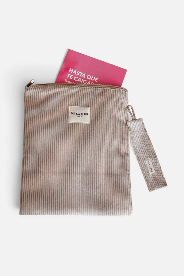 Producto Regalo, estampado en beige, marrón, gris, vista en uso — De La Mur