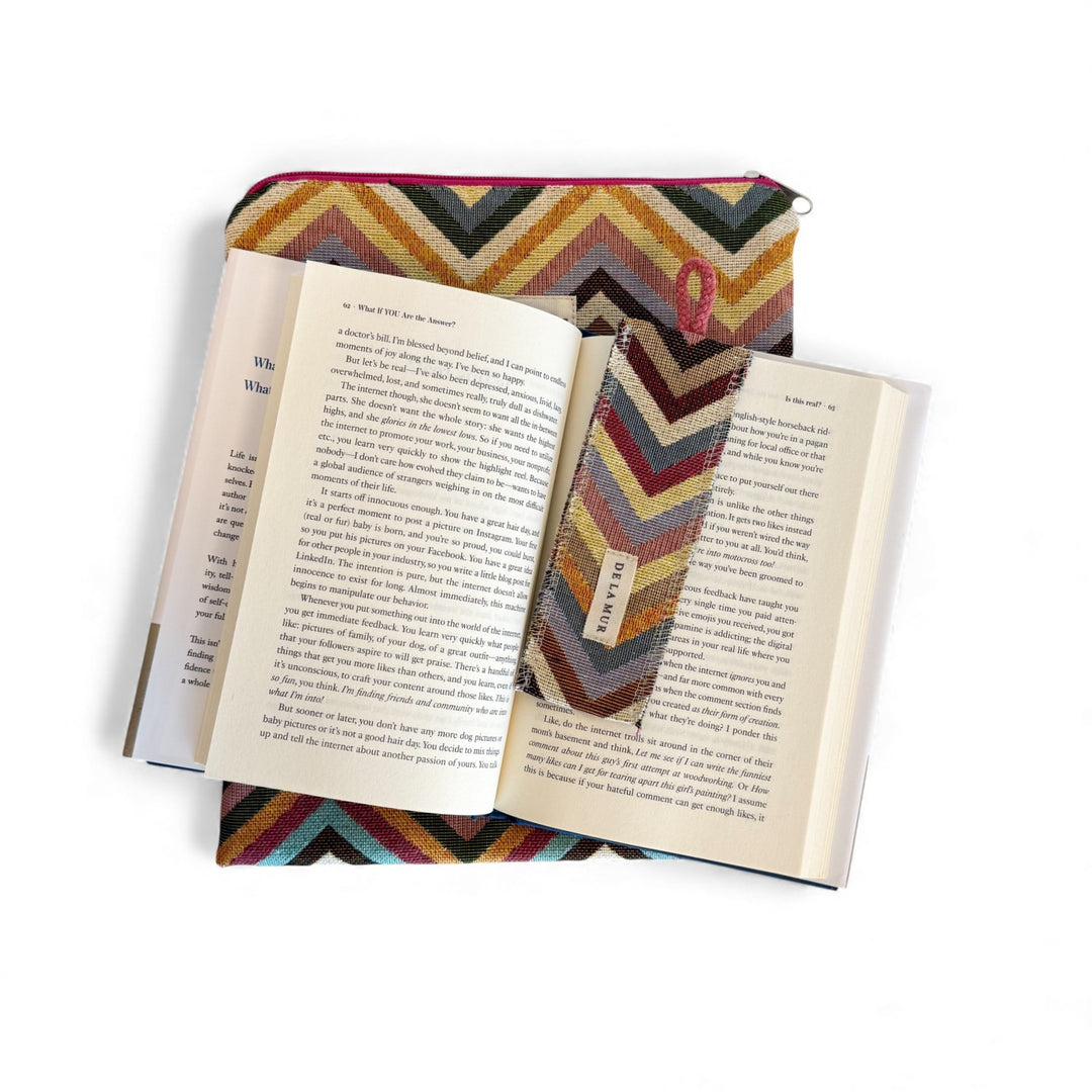 Funda Libro Zaga + Punto Libro Regalo